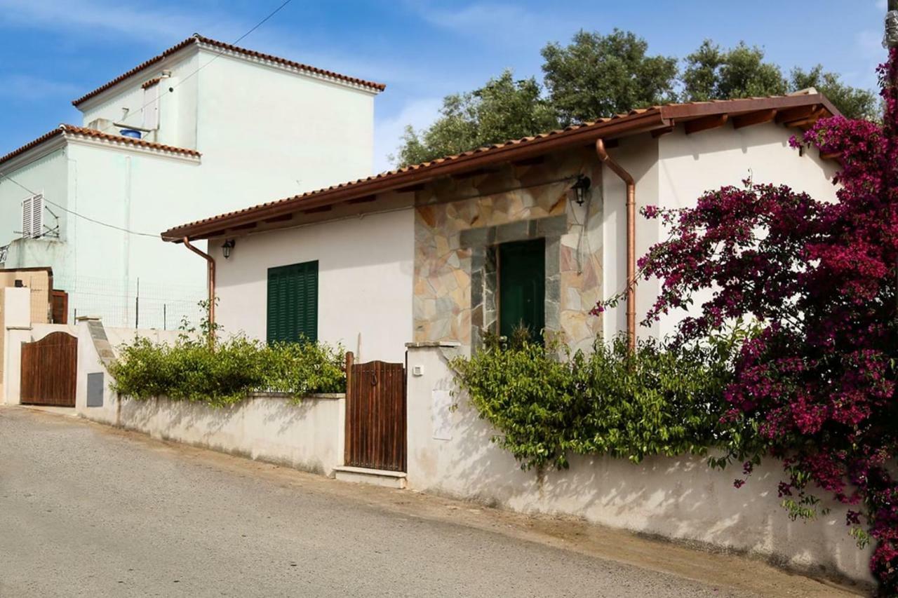 Villa 8 Via V. Monti Loiri Porto San Paolo Exterior foto